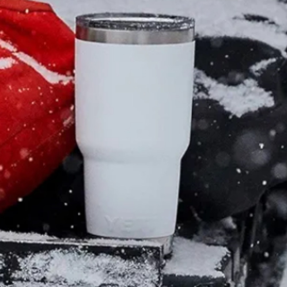 NWOT Yeti White 30 oz Tumbler with Mag Slider Lid
